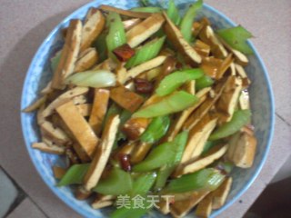 西芹炒香干的做法