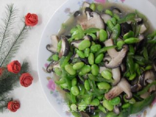 青椒毛豆炒香菇的做法