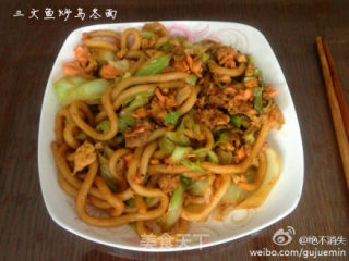 三文鱼炒乌冬面的做法