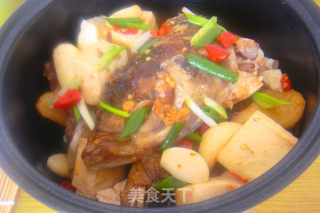 小锅鱼头豆腐---小妞家庭版的做法