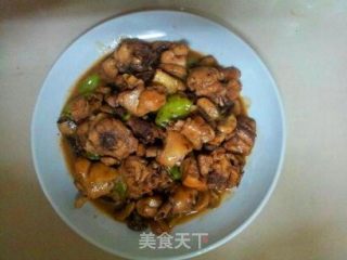 口蘑炒鸡腿的做法