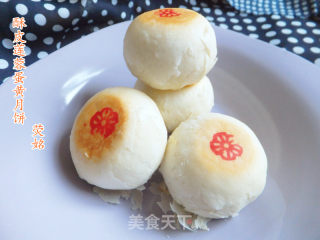 酥皮莲蓉蛋黄月饼