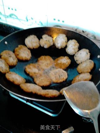 香煎刀鱼饼的做法