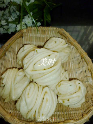 小葱花卷（基础型详细步骤）的做法