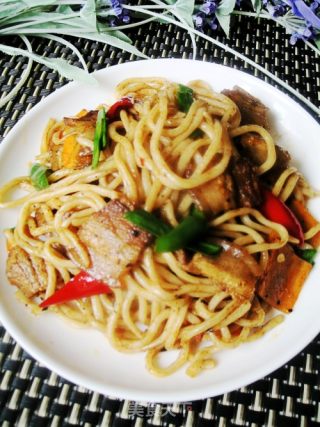 回锅肉炒拉面的做法