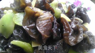 素炒木耳莴苣片，【莴笋炒木耳】的做法