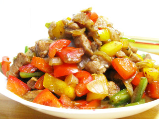 彩椒肉丁的做法