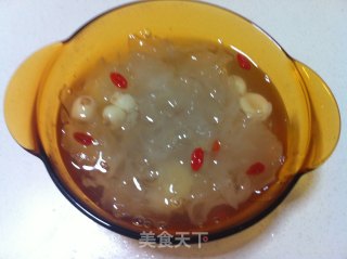 冰糖银耳莲子羹---秋天美容滋补良品的做法