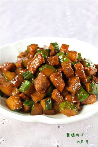 【酱爆肉丁】黑乎乎，却十分有群众基础的“下饭菜”