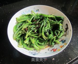 鲮鱼豆豉炒油麦菜的做法