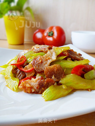 芹香回锅肉的做法