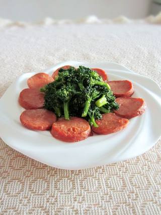 西兰花炒火腿的做法