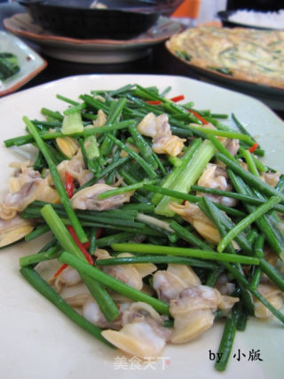 花蛤肉炒韭苔的做法