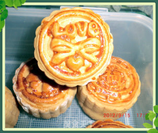 小鱼牌伍仁月饼的做法