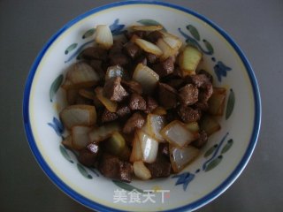 圆葱烧猪肝的做法