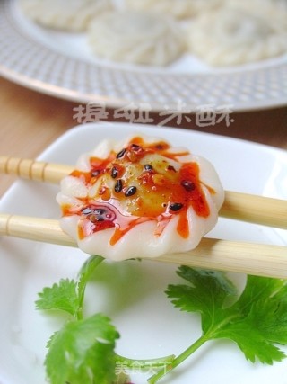 美食带来新享受——萝卜鲜肉花环水饺的做法