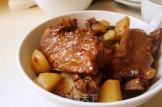 土豆炖排骨的做法