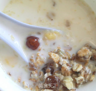 减肥营养8分钟早餐-牛奶蜂蜜燕麦片