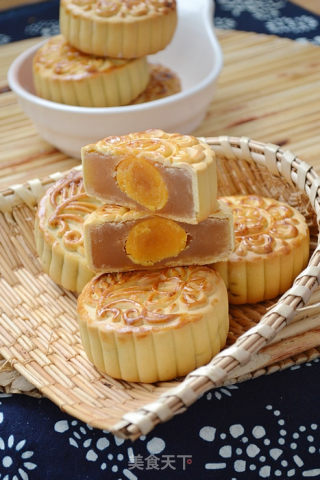 莲蓉蛋黄月饼的做法