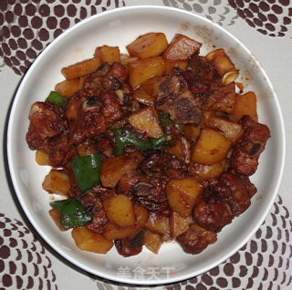 土豆烧排骨的做法