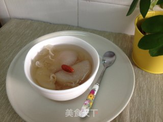润秋燥——冰糖银耳炖雪梨的做法