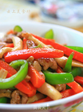 胡萝卜青椒炒海鲜菇的做法