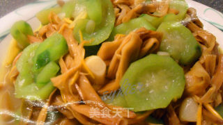 黄花菜烧丝瓜的做法