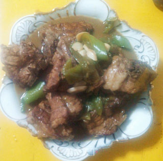 辣炒排骨的做法