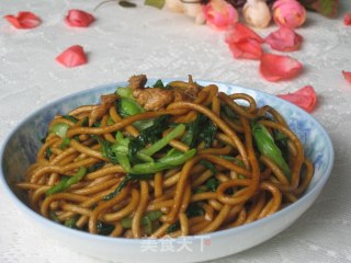 鸡毛菜肉丝炒面条的做法