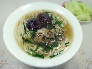 香菇大骨面的做法