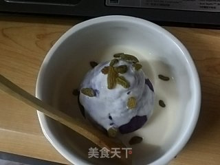 紫薯泥加酸奶葡萄干的做法