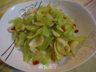 西芹炒百合的做法