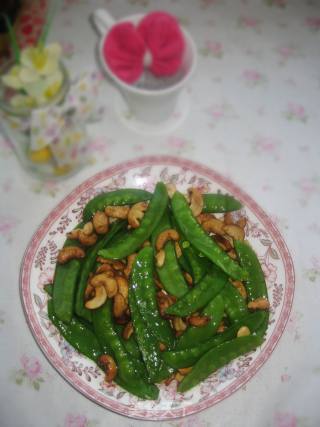 荷兰豆炒腰果的做法
