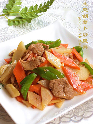 胡萝卜土豆炒里脊的做法