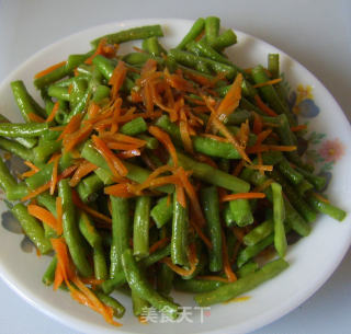 胡萝卜炒豇豆的做法