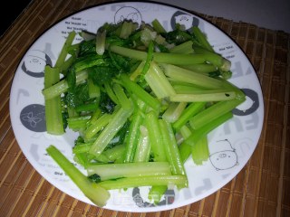 蒜蓉炒香芹的做法