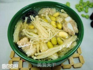 金针毛豆排骨汤的做法