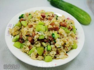火腿黄瓜炒饭的做法