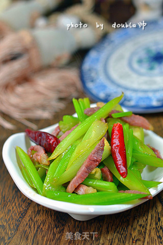 【香芹炒腊肉】（火候是关键）的做法