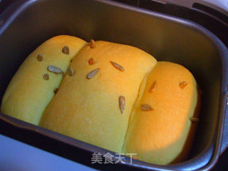 杂粮肉松面包的做法
