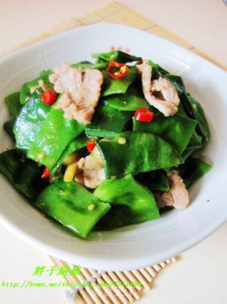 猪耳豆角炒肉片的做法