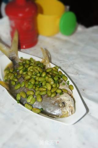 毛豆烧金鲳鱼的做法