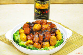 秘制兰花板栗红烧肉的做法