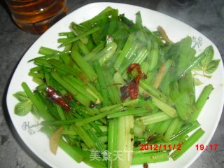 炝炒香芹的做法