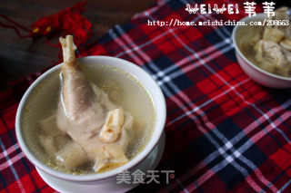 鸡腿炖花胶的做法