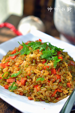 挑战你的牙口q劲儿十足【火腿麦仁炒饭】的做法