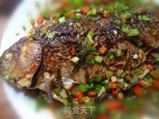 酸菜烧鲫鱼的做法