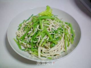 芹菜炒千张的做法