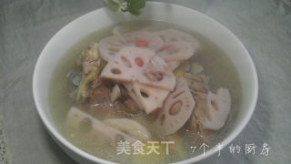 莲藕炖筒子骨汤的做法