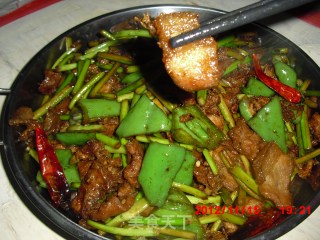 蒜薹炒肉的做法
